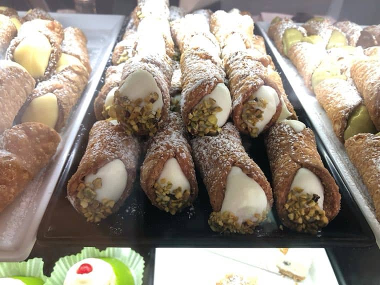 Cannoli siciliani con pistacchio
